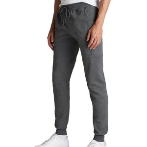 Pantalon homme au look urbain affirmé, conçu pour un usage confortable, avec une forme épurée et un style décontracté équilibré. - Product Image 2