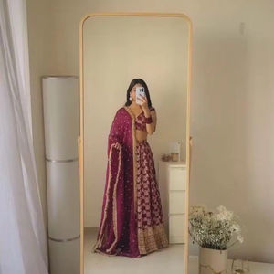 Fil Jacquard de vêtements de fête de mariage de concepteur lourd avec travail de broderie de séquence Lehenga et Choli avec bordure en dentelle fantaisie Dupatta - Product Image 1