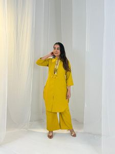 Kurti en viscose de luxe jekart, broderie manuelle lourde pour les fêtes, les festivals et les occasions spéciales - Product Image 5