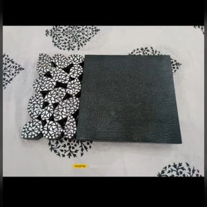 Tapis de table en cuir modernes faits à la main, faciles à essuyer, motif solide, découpe laser étanche pour usage domestique - Product Image 1