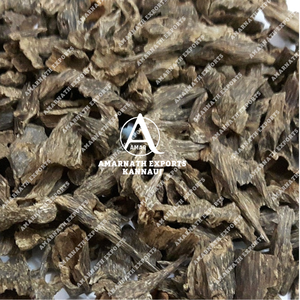 Aceite de madera de agar camboyano a granel al por mayor de grado superior con el precio más bajo usado para cosméticos - Product Image 2
