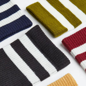 Chaussettes à poignée sur mesure pour hommes et femmes Conception de sport de football antidérapante avec logo imprimé pour chaussettes d'athlétisme d'entraînement en salle de sport - Product Image 4