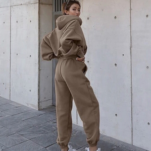 Conjunto de chándal de mujer de algodón 100% personalizado Sudadera con capucha de dos piezas de gran tamaño y chándal de invierno estampado de joggers acampanados - Product Image 6