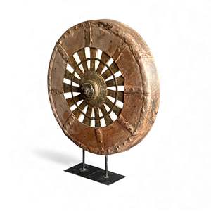 Sculpture artisanale rustique en forme de roue, en laiton, bois et aluminium, avec motif végétal, pour la décoration du salon, de la salle à manger, du bureau ou de la maison - Product Image 1
