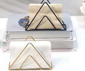 Porte-serviettes en forme de triangle artistique créatif avec vue sur la montagne pour la décoration de la table à manger, du bureau et du café - Product Image 2