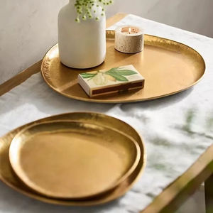 Plateau de Ramadan décoratif en métal fait à la main pour dattes, noix et collations, idéal pour créer une atmosphère spirituelle à la maison - Product Image 1