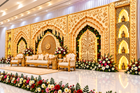Décor de scène inspiré du Maroc avec panneaux miroir, cadre de toile de fond miroir de style arabe, cadres en bois élégants pour mariages et événements au Royaume-Uni