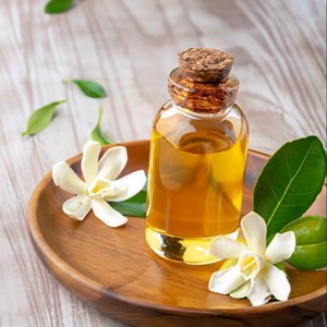 Venta al por mayor de aceite esencial de neroli con etiqueta privada, extracto de planta de Citrus aurantium, esencia floral para reducir el estrés para masaje de la piel - Product Image 1
