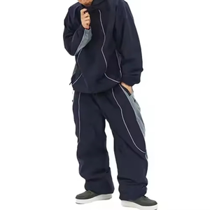 Chándal de moda urbana de moda con patrón de rayas blancas abstractas Ideal para estilos de vida activos y moda moderna - Product Image 3