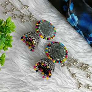 Efulgenz Boucles d'oreilles de mariage en fausse perle oxydée indienne Jhumka Jhumki avec chaîne d'oreille Fabricant de bijoux pour femmes - Product Image 2