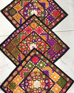 Housses de coussin brodées, lot de 4 pièces, housses de coussin brodées à la main, artisanat de broderie, lot de housses de coussin Pakistan - Product Image 5