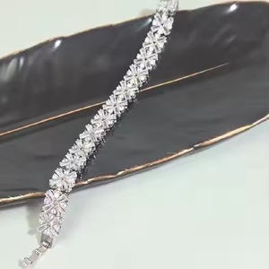 สร้อยข้อมือทองคำขาว14K คลาสสิกสำหรับผู้หญิงสร้อยข้อมือเทนนิสประดับเพชรแบบตัดกลมสำหรับเป็นของขวัญครบรอบ - Product Image 1