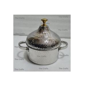 Cazuela de acero inoxidable de color plateado con perillas de latón, utensilios de cocina de forma redonda, olla caliente para servir en la India - Product Image 1