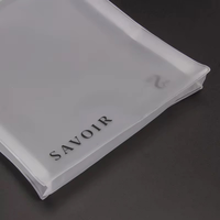 Pochette d'emballage personnalisée en PVC dépoli de luxe pour chemises, vêtements et sous-vêtements, avec bouton-pression et soufflet de fond