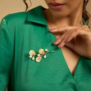 Broche de Moda para Fiesta, Modelo 171142, Chapado en Cobre con Cristales de Estrás y Aleación, Adornado con Diamantes y Perlas, Ideal para Regalo - Product Image 1
