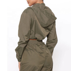 Chándal ligero con logotipo personalizado OEM para mujer, Sudadera con capucha y pantalones de chándal con cremallera completa de nailon para mujer, 2 uds. - Product Image 5