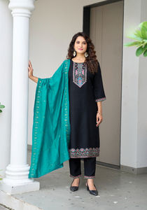Salwar Kameez Tradicional para Mujer de Dhwaja Export con Dupatta de Seda Chanderi, Trabajo de Codificación Intenso, Material Vichitra - Product Image 4