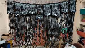 Vente en gros de cheveux humains indiens non traités, ondulés, ondulés, naturels, vierges, à cuticule alignée - Product Image 3