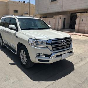 SUV Land Cruiser d'occasion, moteur 8L, conduite à droite, sièges en cuir - Product Image 4