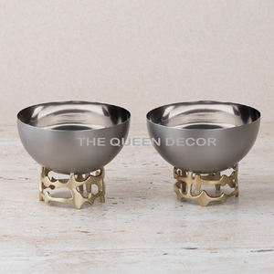 Nuevo cuenco decorativo elegante de Metal de aluminio con forma única y acabado dorado para eventos de fiesta, cuenco de postre a la venta - Product Image 3