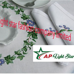 Mantel bordado floral para fiestas Patrón atractivo para decoración festiva - Product Image 4