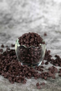 Chocolate Sólido de Alta Calidad OEM/ODM HALAL al por Mayor, Envío Inmediato, Chispas de Chocolate Negro para Repostería y Galletas - Product Image 2