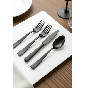 Juego de cubiertos de acero inoxidable acabado dorado, elaborado para conocedores de estilo, clase y experiencias gastronómicas extraordinarias - Product Image 1