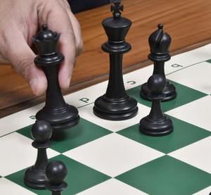 Juego de Piezas de Ajedrez de Plástico Sin Peso de la Serie Internacional, 34 Piezas con Reinas Adicionales, Rey de 3.8 Pulgadas a un Precio Accesible - Product Image 3