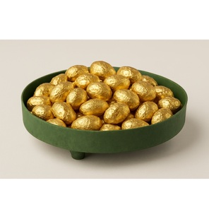 Bandeja DE SERVICIO DE METAL decorativa perfecta para chocolates, una exquisita adición a cenas de lujo y ocasiones de regalo - Product Image 1