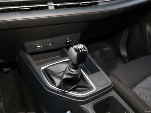 Camioneta Usada 2023 F 70 2.0T 233 Caballos de Fuerza, Tracción en las Cuatro Ruedas, Diésel 4x4, Bajo Precio, Hecha en China, Buen Precio - Product Image 6