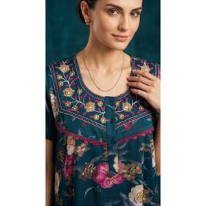 Camisón Largo Elegante de Diseño para Mujer, Marca Alpine, con Bordado, Talla XS, Tela Suave y Transpirable, Estampado, con Bolsillo Lateral - Product Image 2