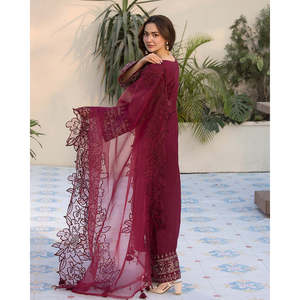 QALAMQAR Conjunto de 3 Piezas: Camisa de Gasa Bordada Colección Primavera/Verano con Dupatta Bordada de Organza y Pantalones Bordados-BIC-4532 - Product Image 6