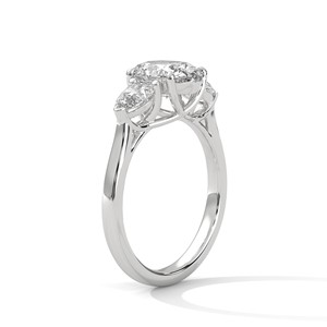 Bague de fiançailles en argent sterling 925 avec 3 pierres en CZ taille ovale de 2,0 carats et pierres latérales en forme de poire - Product Image 4