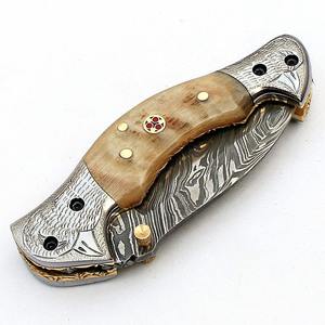 Cuchillo Plegable Hecho a Mano Personalizado de Damasco, Mango de Cuerno R/M, Grabado a Mano, Estilo E/A/B/O/R, con Funda de Cuero - Product Image 2