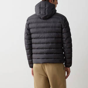 Chaqueta Acolchada Personalizada para la Temporada de Invierno, Chaqueta Negra Ligera para Hombre de Alta Demanda con Impresión de Logotipo OEM - Product Image 4