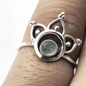 Venta al por mayor indio hecho a mano 925 plata esterlina labradorita piedra preciosa anillo bohemio paz diseño cristiano estilo Unisex hombres para - Product Image 3