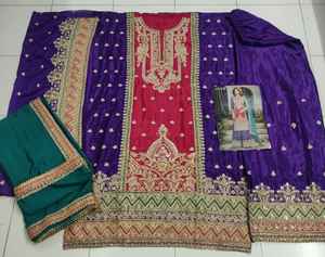 Tenue de soirée de créateur Tenue de mariage exclusive en soie de chinon avec broderie de griffes et costume Salwar de travail en diamant et miroir - Product Image 5