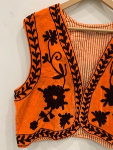 Orange Suzani velours avant ouvert sans manches gilet femmes velours élégant veste rétro brodé velours veste - Product Image 2