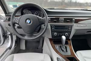 BMW 328i xDrive berline d'occasion 2010 (conduite à gauche/droite) - Product Image 2