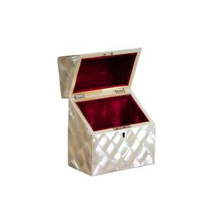 Boîte à bijoux en nacre, décoration d'intérieur moderne artisanale, matériau en mop, design floral incrusté, fabrication artisanale, rangement et présentation, artisans royaux - Product Image 1