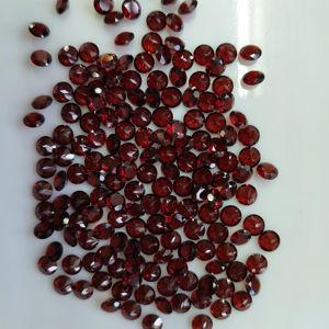 พลอยโกเมนแดงธรรมชาติ 5.5 มม. ทรงกลมเจียระไนแบบบริลเลียนท์ คุณภาพดีที่สุด สำหรับทำเครื่องประดับ - Product Image 5