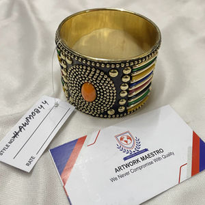 Brazalete de Latón Artwork Maestro con Cuentas Multicolores, Chapado en Oro Tradicional, Joyería Artesanal para Mujer, Accesorios para Halloween - Product Image 1