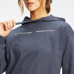 Survêtement coupe ajustée pour femme avec tissu flexible conçu pour les entraînements de marche ou de relaxation comprend un haut et un pantalon à cordon - Product Image 4