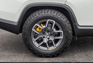 Éditions de lancement 2022 R1T, véhicules électriques à quatre moteurs et transmission intégrale, en vente - Product Image 4