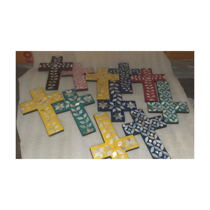 Spot Decor Acentos Cruz de madera de sándalo natural de alto grado en incrustaciones de piedras preciosas MOP en Iglesia Decoración colgante de pared Cruz de oración - Product Image 1