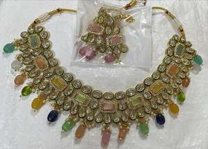 ชุดสร้อยคอหิน Kundan ชุบทองหรูหราพรีเมี่ยมพร้อมต่างหูสำหรับงานแต่งงาน/วันครบรอบ/เทศกาล/ฟังก์ชันการทำงานของอินเดีย - Product Image 5