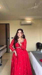 Donnant vie à des silhouettes comme des costumes Anarkali coupés par un parapluie au sol à vendre/ces tenues créent une collection intemporelle - Product Image 3