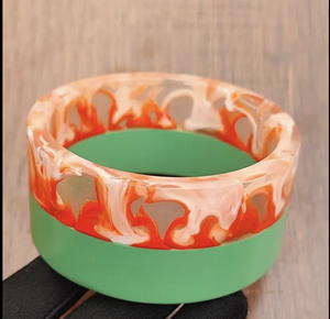 Bracelet en résine époxy sculpté à la main, de qualité supérieure, forme ronde, pour femmes et filles, pour cadeau et fête, en provenance d'Inde - Product Image 5