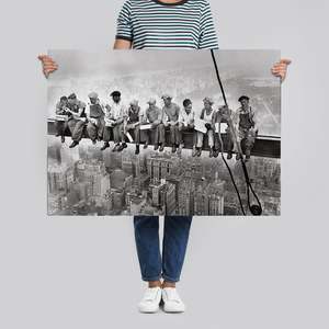 Affiche sur toile de New York Manhattan avec cadre noir, impression « Eating Above Manhattan » - Product Image 2