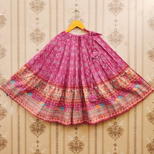 Conjunto de Lehenga Choli Rosa Ajrakh para Niñas |   Vestido Largo de Poliéster de Secado Rápido para Niñas, Ideal para Bodas y Fiestas - Product Image 4